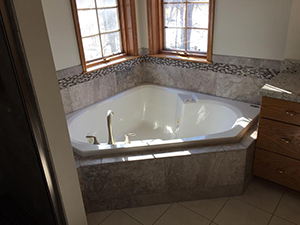 Old master bath jacuzzi before remodel